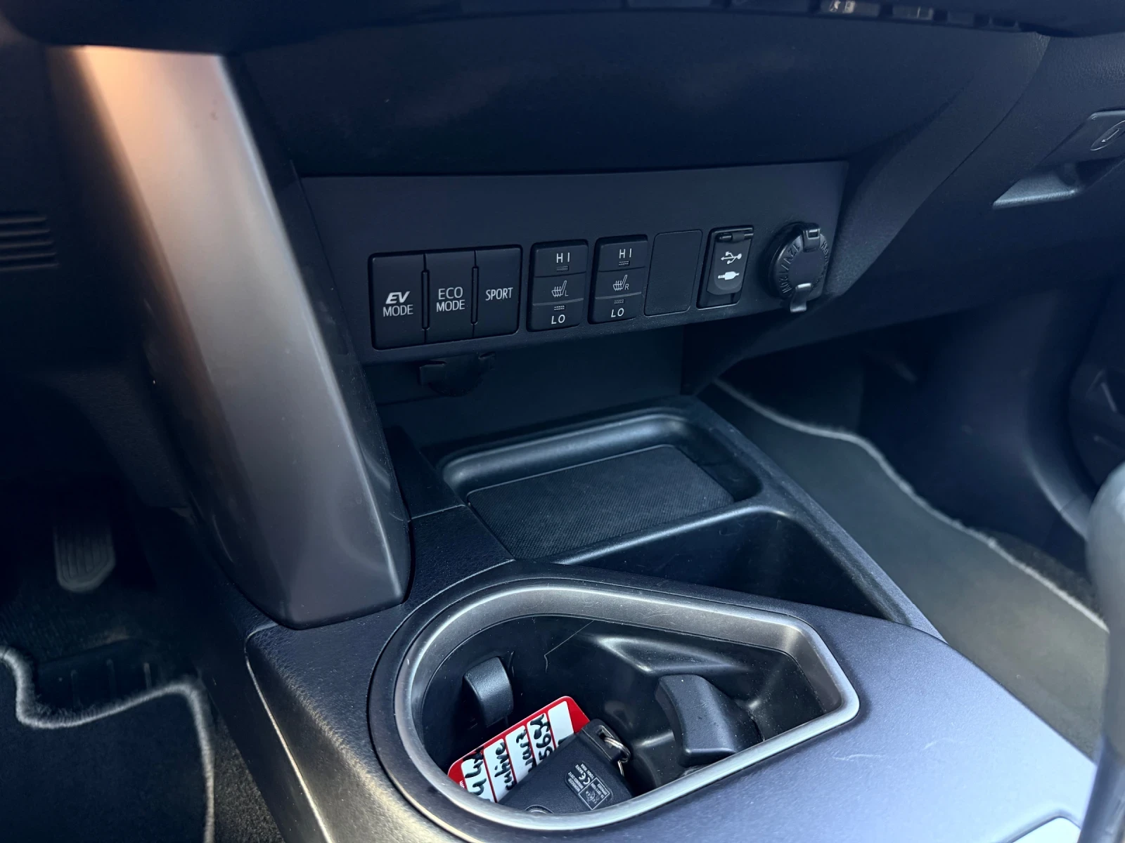 Toyota Rav4 Hybrid 2.5 ECVT AWD Distronic PANO JBL Keyless, снимка 12 - Автомобили и джипове - 55529859