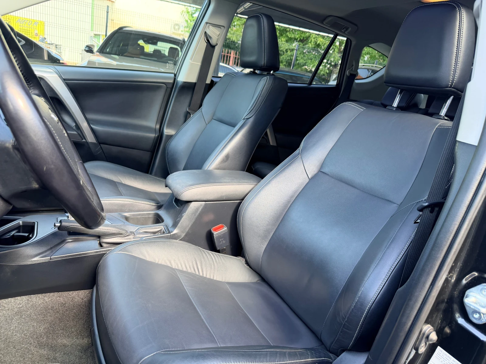 Toyota Rav4 Hybrid 2.5 ECVT AWD Distronic PANO JBL Keyless, снимка 9 - Автомобили и джипове - 55529859