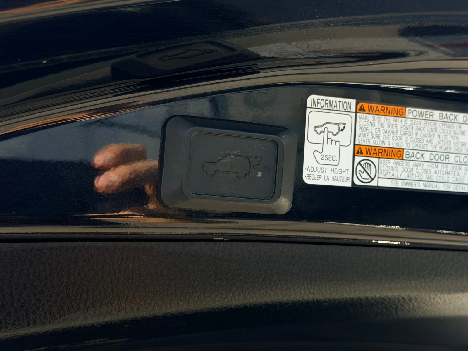 Toyota Rav4 Hybrid 2.5 ECVT AWD Distronic PANO JBL Keyless, снимка 15 - Автомобили и джипове - 55529859