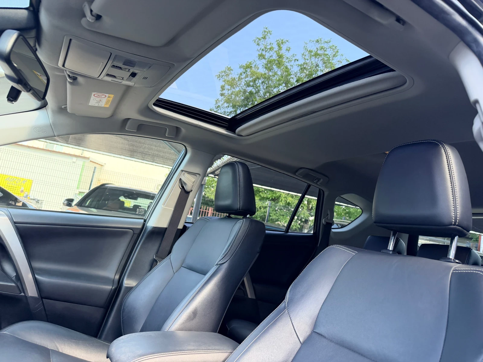 Toyota Rav4 Hybrid 2.5 ECVT AWD Distronic PANO JBL Keyless, снимка 8 - Автомобили и джипове - 55529859