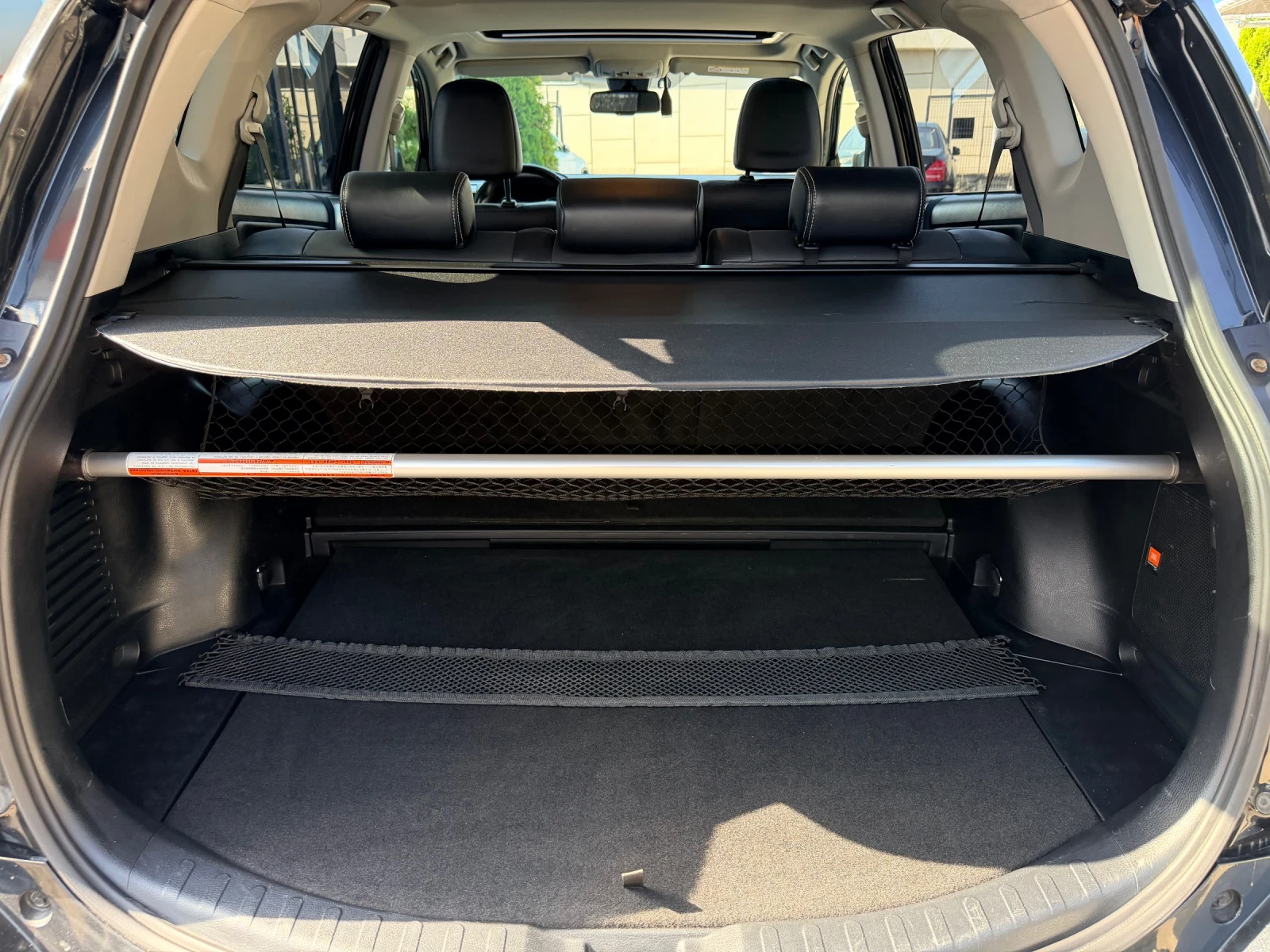 Toyota Rav4 Hybrid 2.5 ECVT AWD Distronic PANO JBL Keyless, снимка 14 - Автомобили и джипове - 55529859