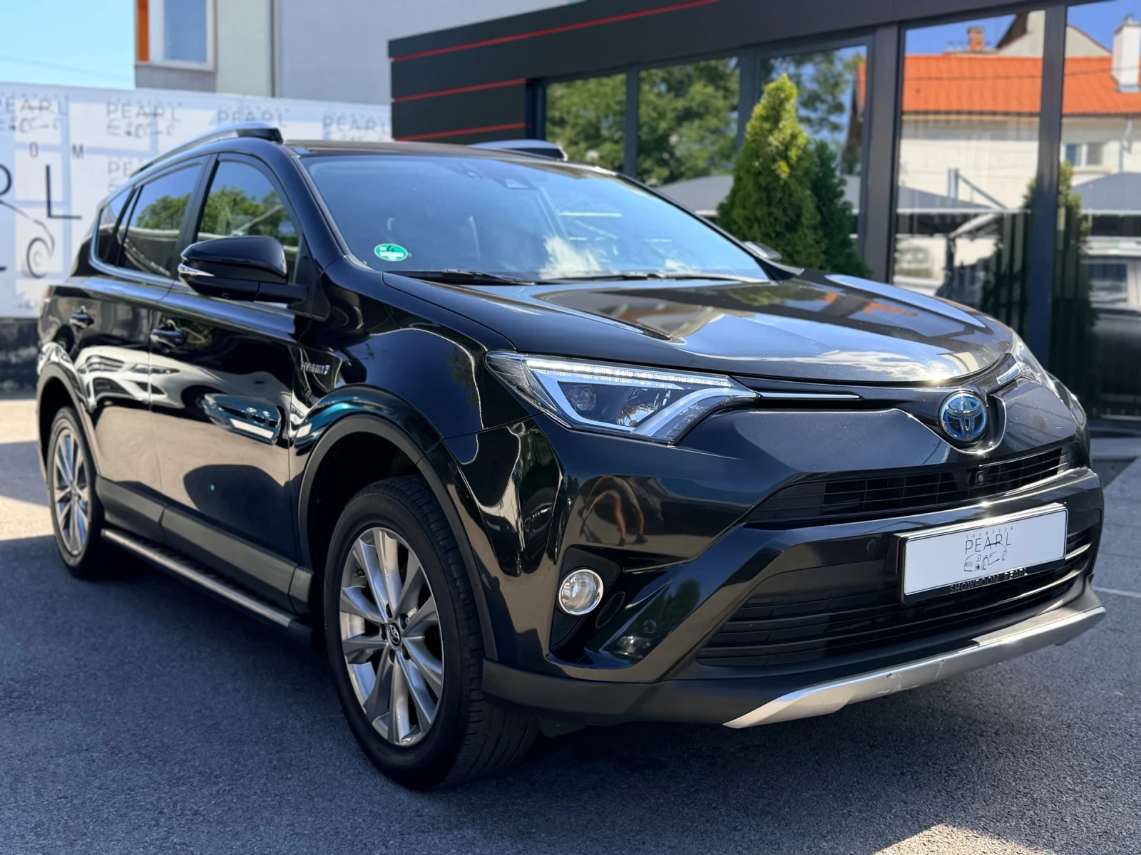 Toyota Rav4 Hybrid 2.5 ECVT AWD Distronic PANO JBL Keyless, снимка 3 - Автомобили и джипове - 55529859