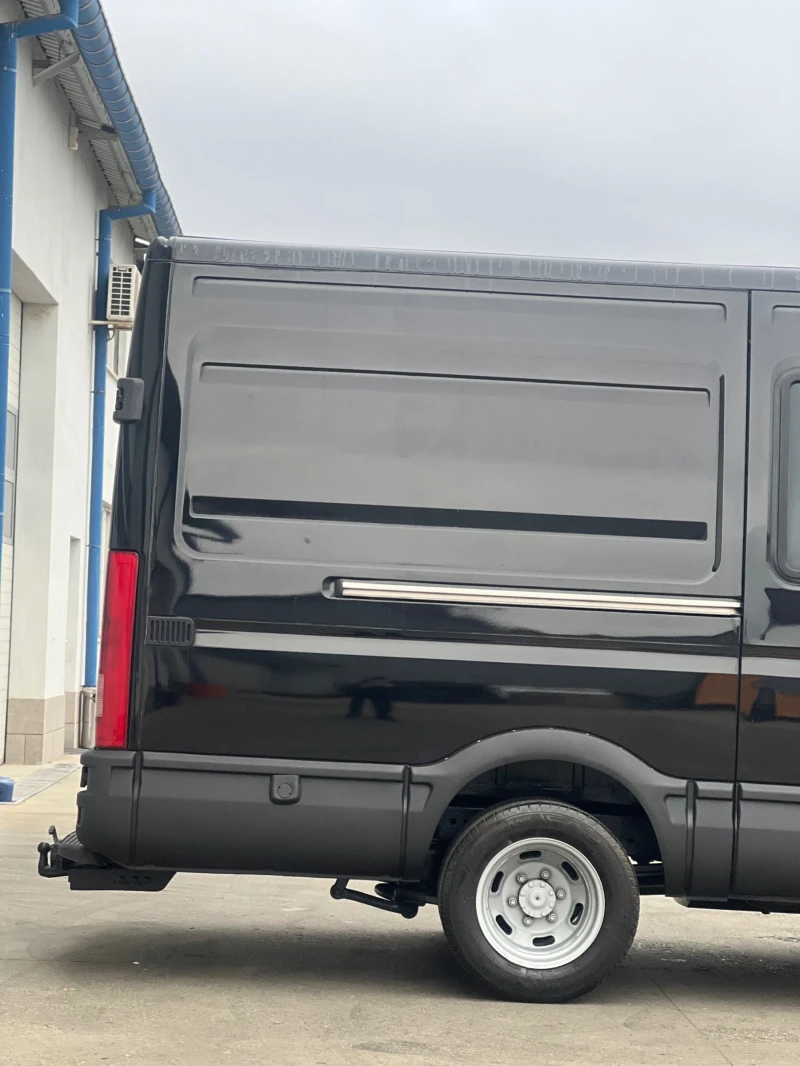 Iveco Daily 3.0HPT / Дв.гума / Б-категория / Климатик, снимка 9 - Бусове и автобуси - 53509276