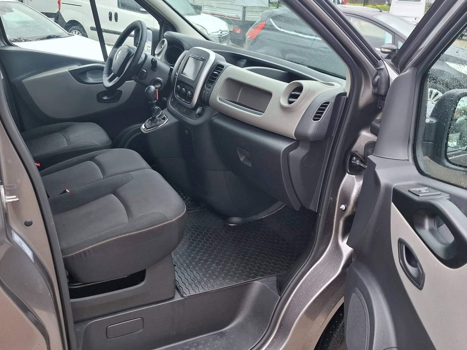 Renault Trafic 1.6CDTI/Euro5B - изображение 9