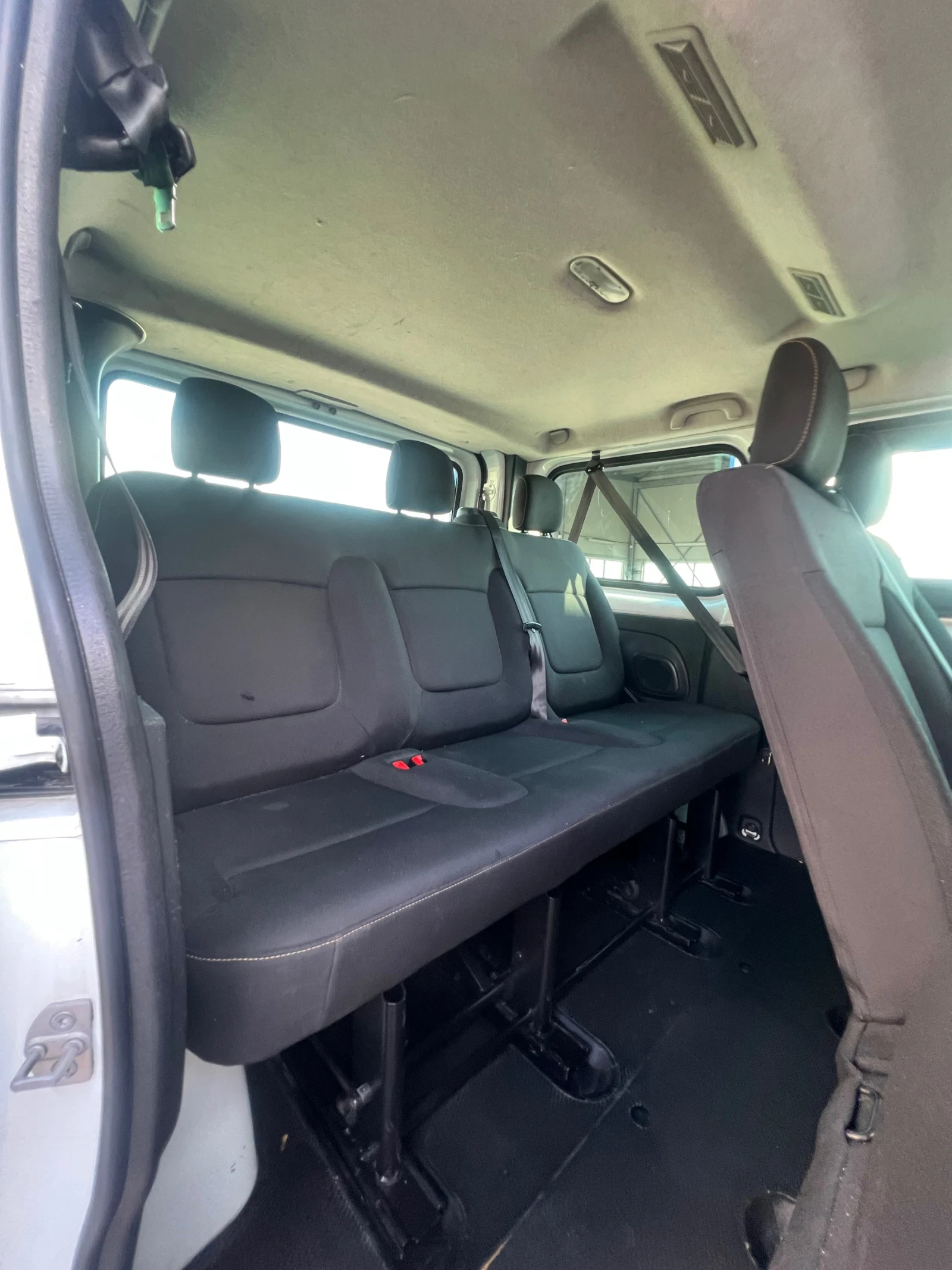 Renault Trafic 9-места / Климатик / 125к.с, снимка 15 - Бусове и автобуси - 53987355