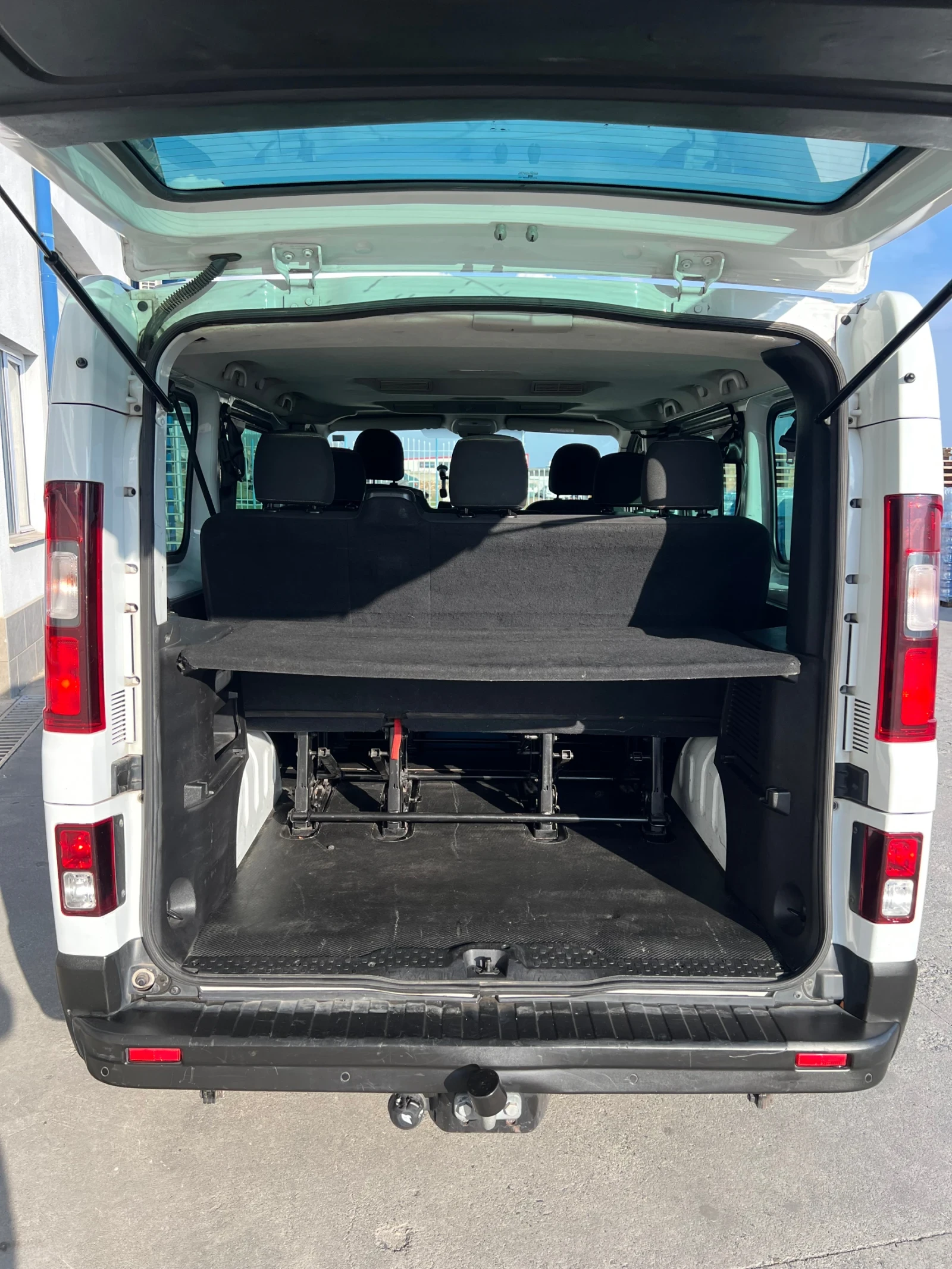 Renault Trafic 9-места / Климатик / 125к.с, снимка 8 - Бусове и автобуси - 53987355