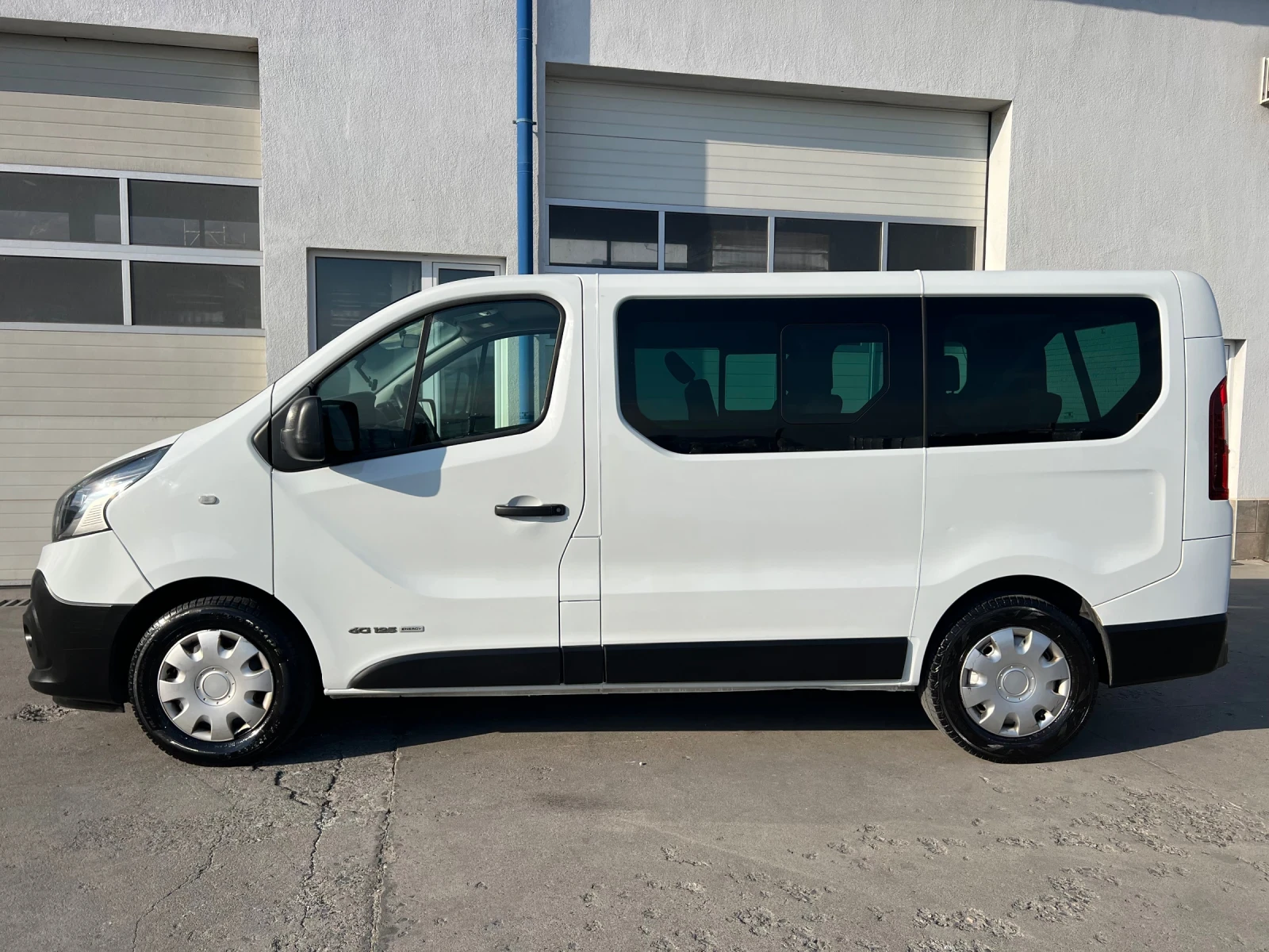 Renault Trafic 9-места / Климатик / 125к.с, снимка 4 - Бусове и автобуси - 53987355