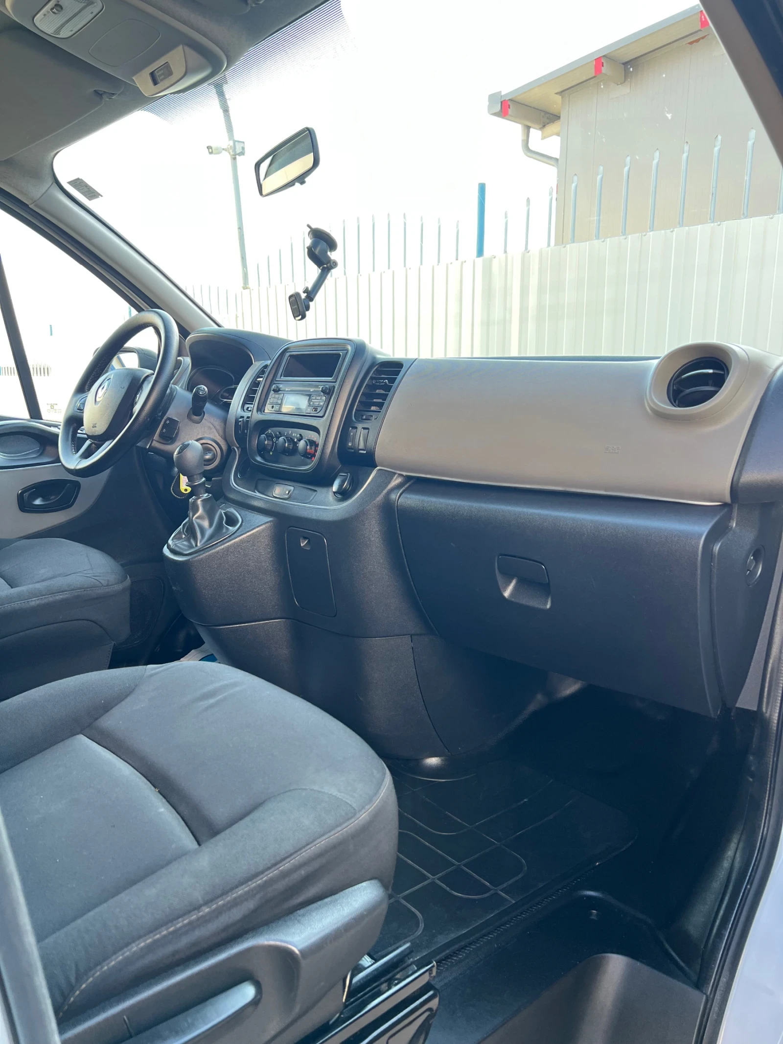 Renault Trafic 9-места / Климатик / 125к.с, снимка 11 - Бусове и автобуси - 53987355