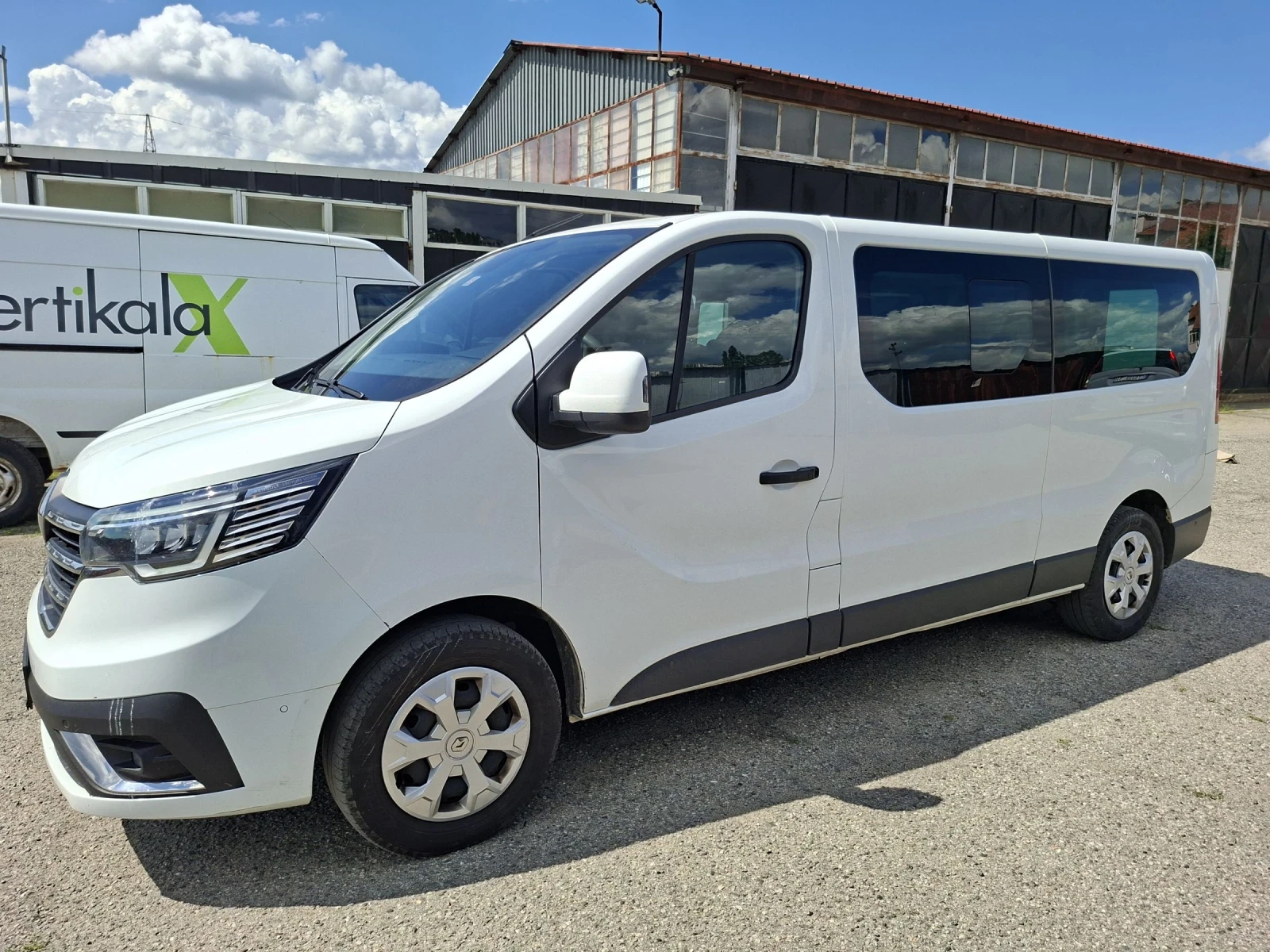 Renault Trafic, снимка 3 - Бусове и автобуси - 54666128