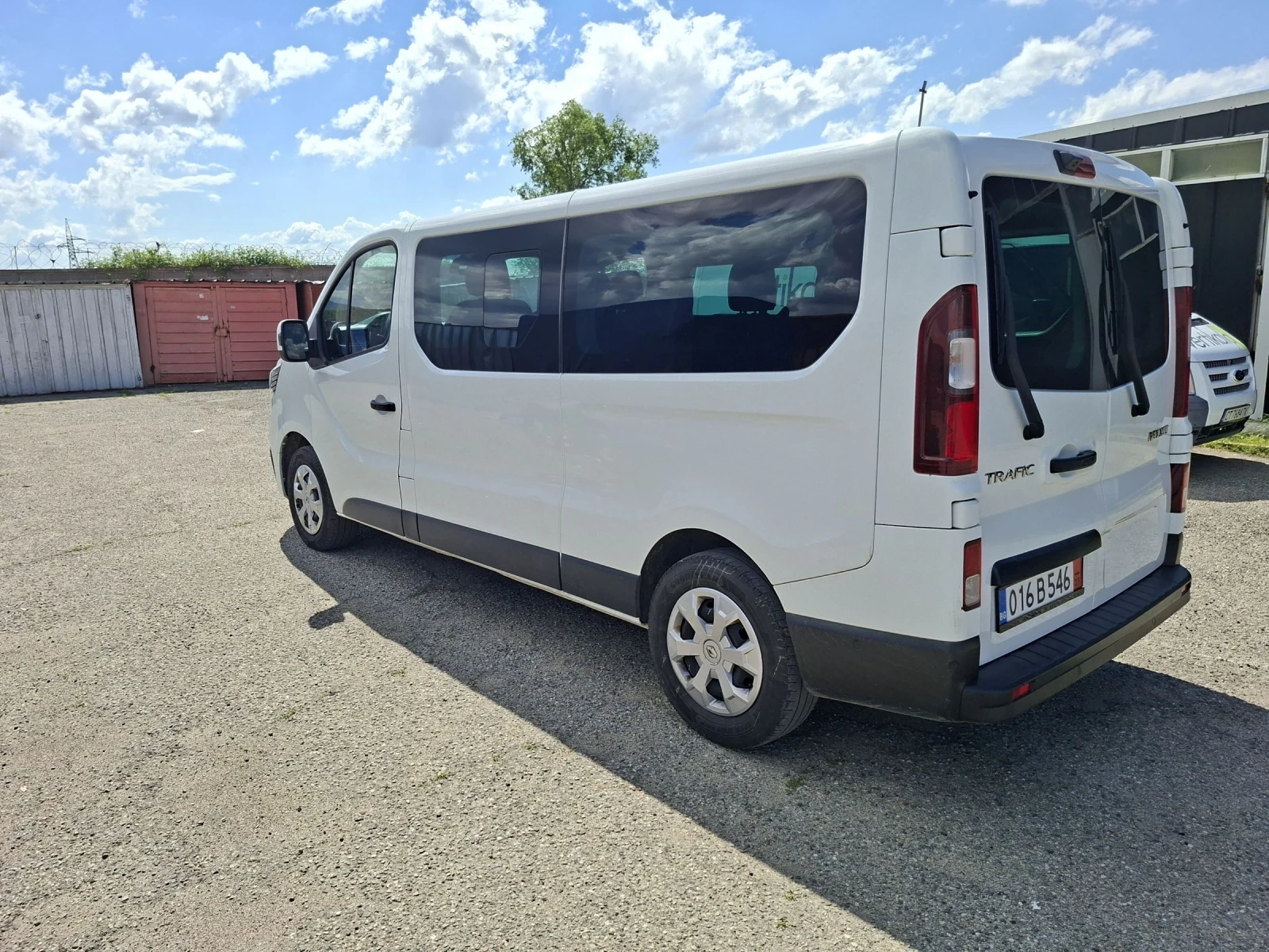 Renault Trafic, снимка 4 - Бусове и автобуси - 54666128