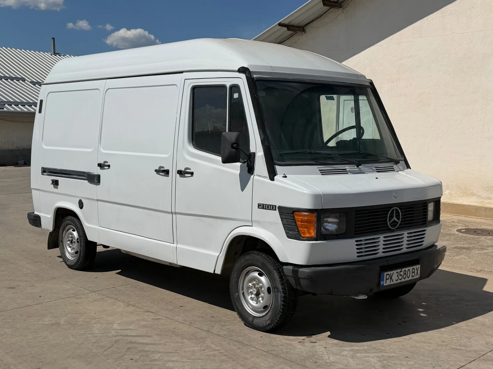 Mercedes-Benz 210 D, снимка 3 - Бусове и автобуси - 55835957