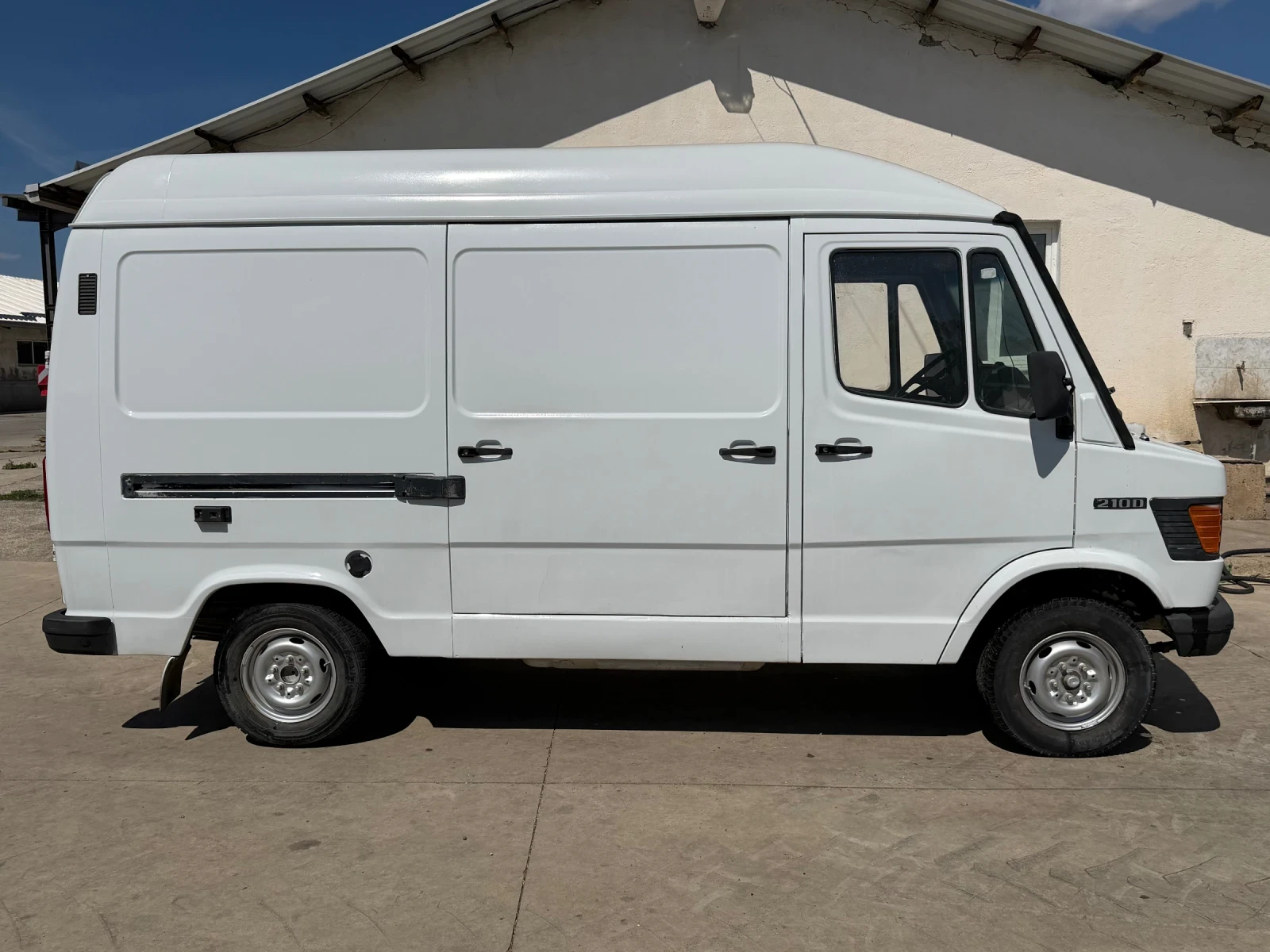 Mercedes-Benz 210 D, снимка 4 - Бусове и автобуси - 55835957