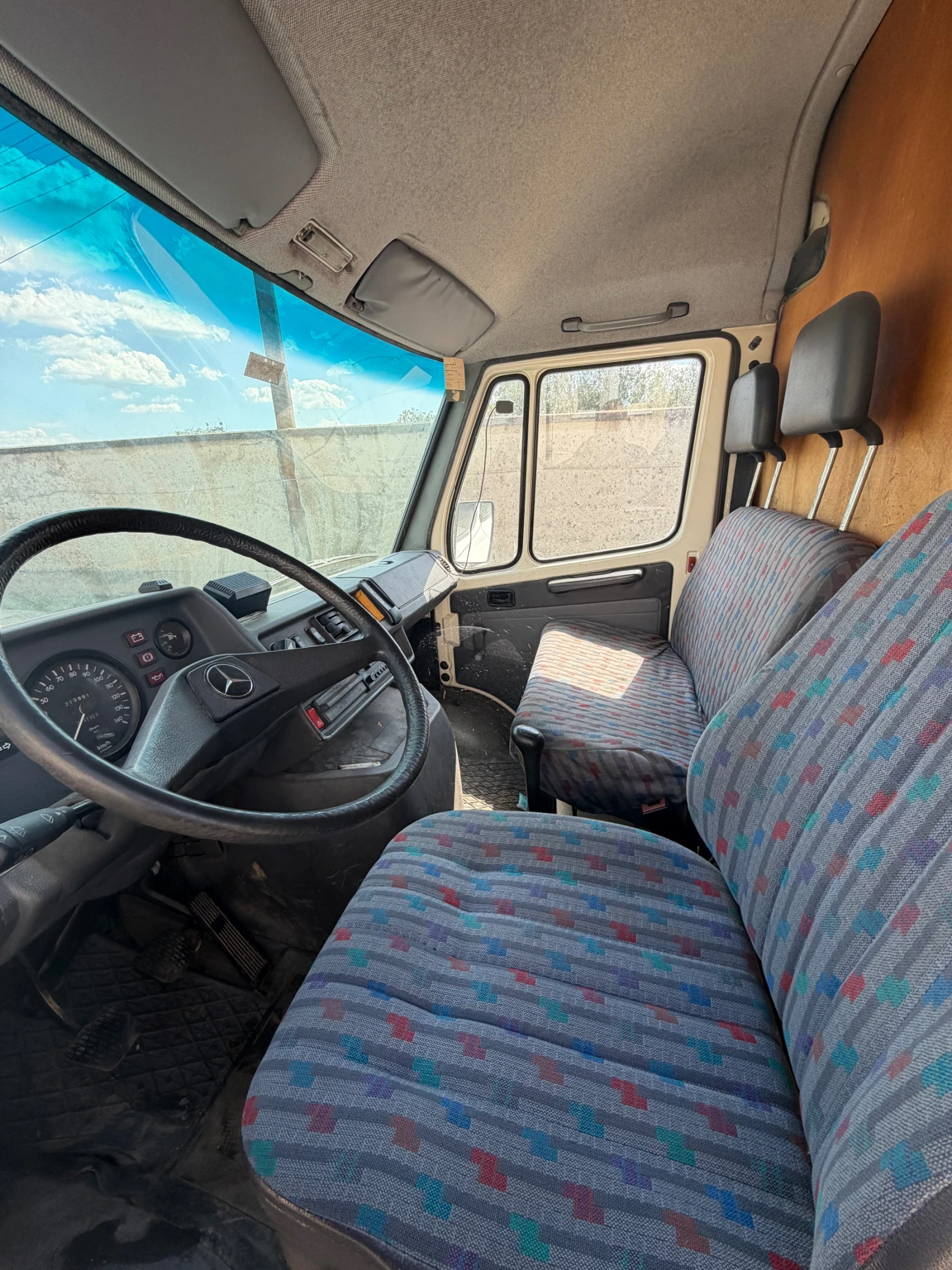 Mercedes-Benz 210 D, снимка 9 - Бусове и автобуси - 55835957
