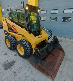 Мини челни товарачи Cat 216B3