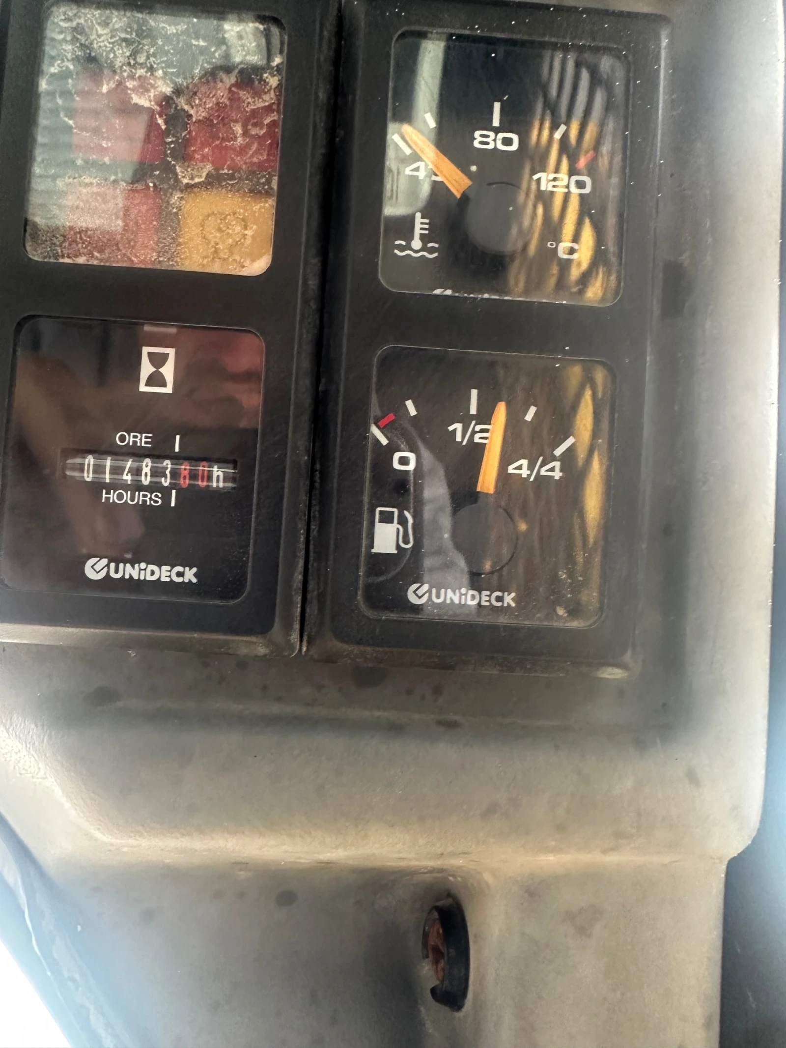 Мини челни товарачи Komatsu SK 07 J - изображение 6