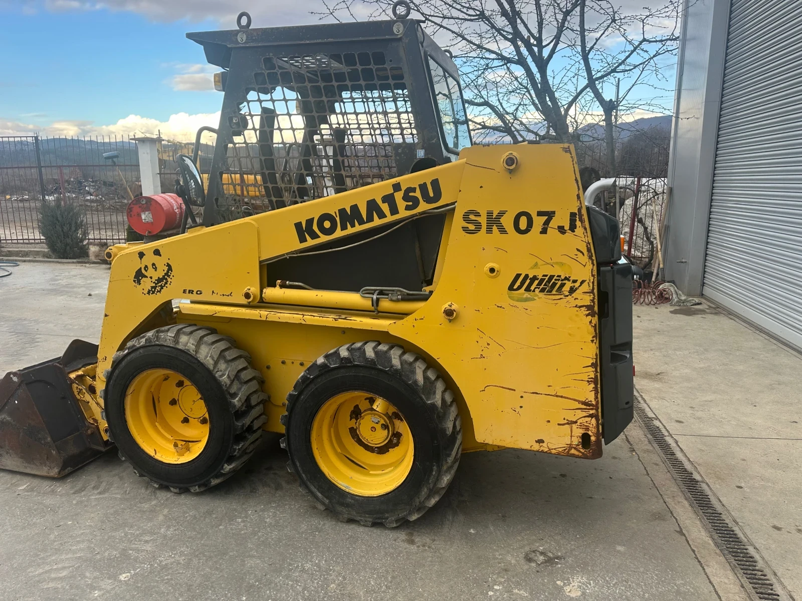 Мини челни товарачи Komatsu SK 07 J - изображение 10