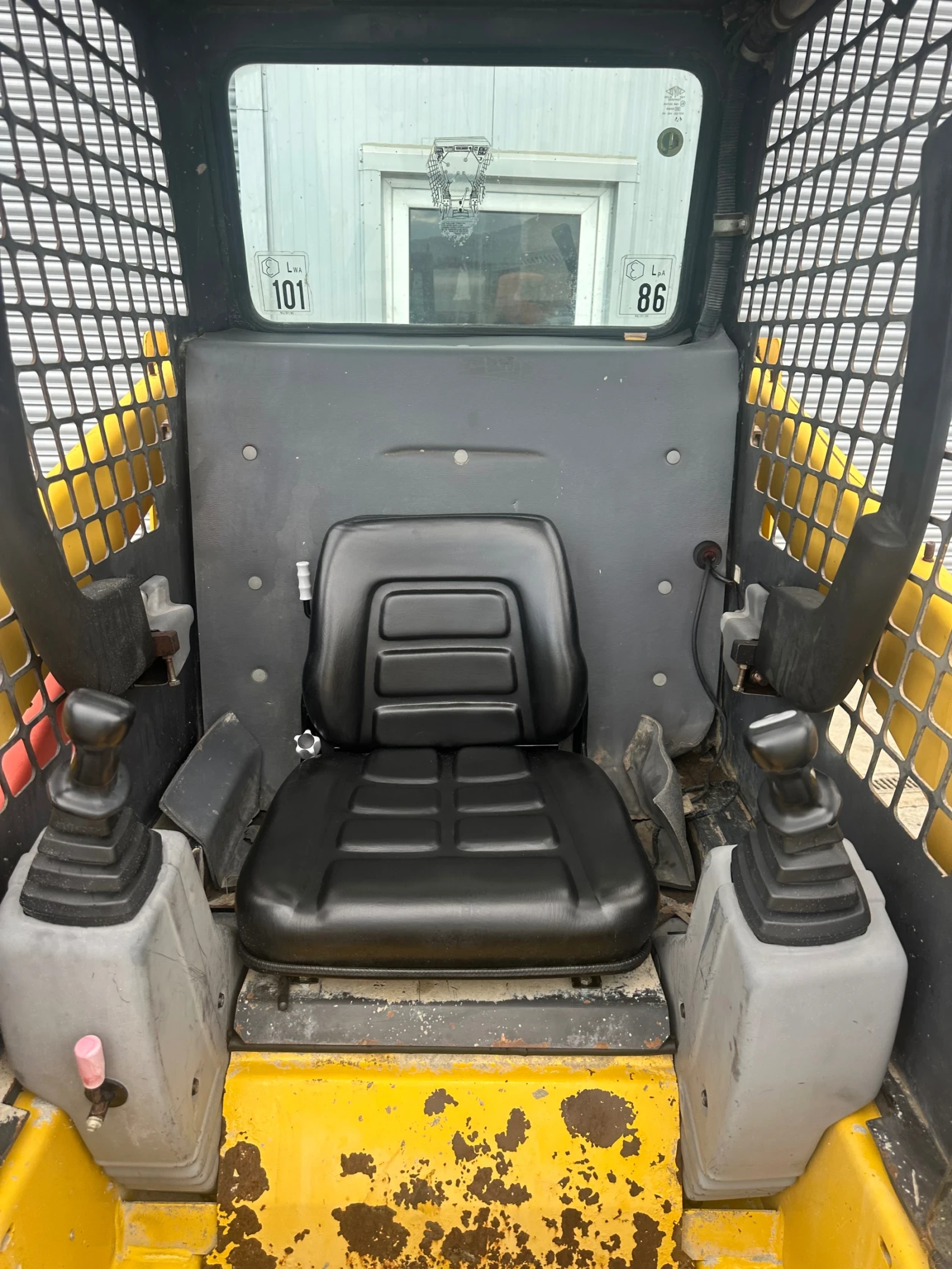 Мини челни товарачи Komatsu SK 07 J - изображение 7