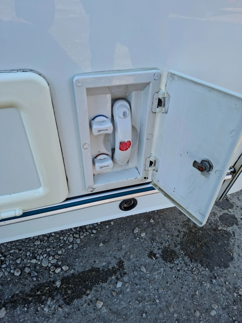 Каравана Coachmen Laser, снимка 16 - Каравани и кемпери - 52806253