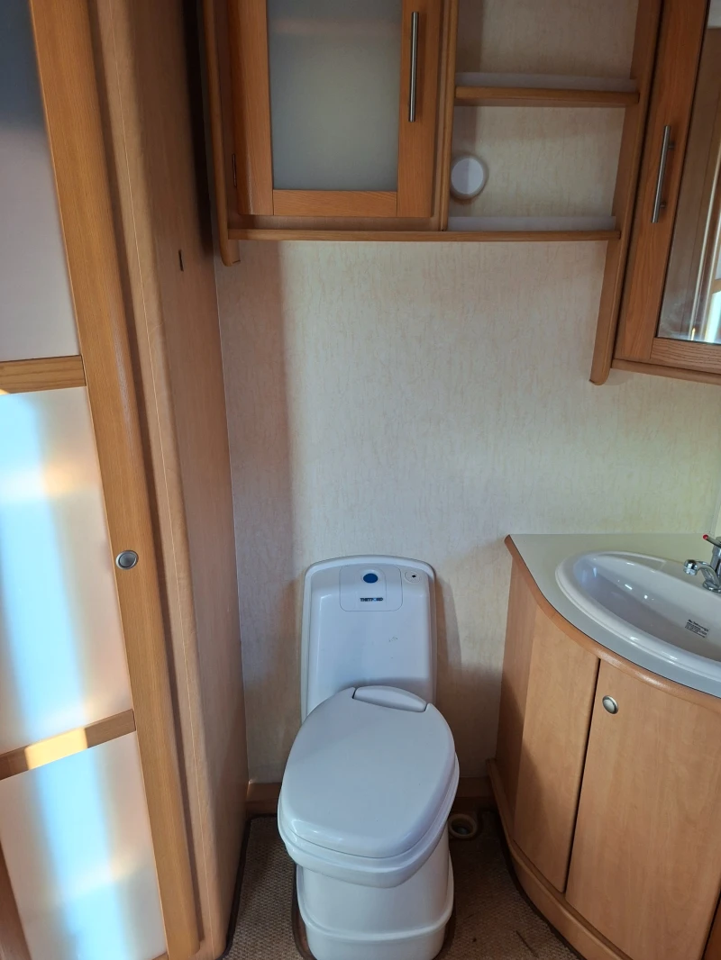 Каравана Coachmen Laser, снимка 12 - Каравани и кемпери - 52806253