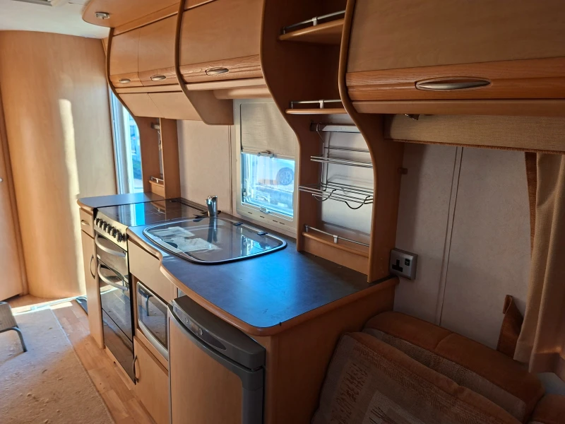 Каравана Coachmen Laser, снимка 8 - Каравани и кемпери - 52806253
