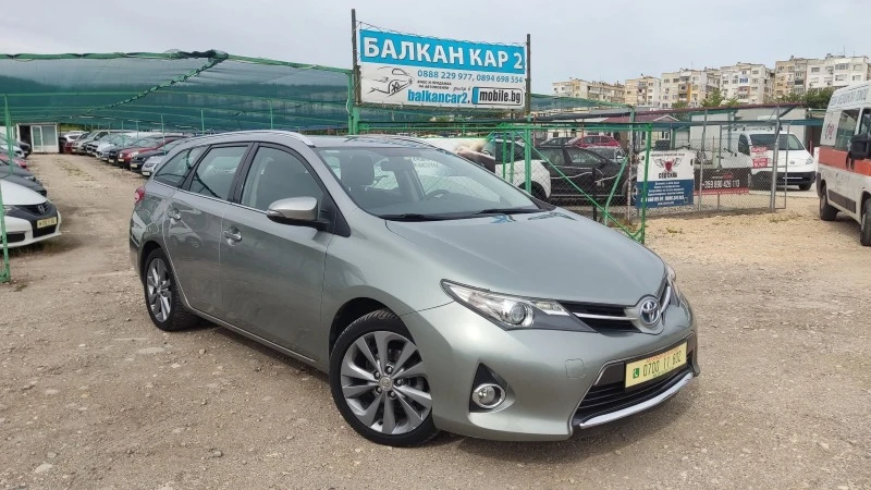 Toyota Auris 1.8i hibrid, снимка 3 - Автомобили и джипове - 45675486