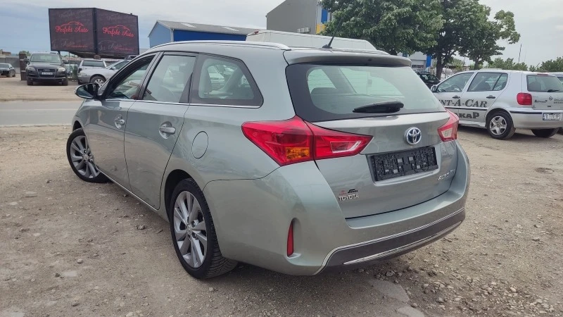 Toyota Auris 1.8i hibrid, снимка 6 - Автомобили и джипове - 45675486