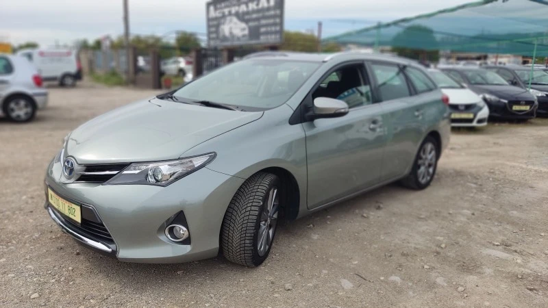 Toyota Auris 1.8i hibrid, снимка 2 - Автомобили и джипове - 45675486