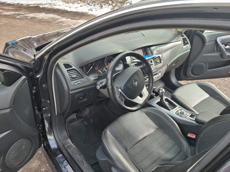 Renault Laguna 2.0 DCI, снимка 8 - Автомобили и джипове - 49480410