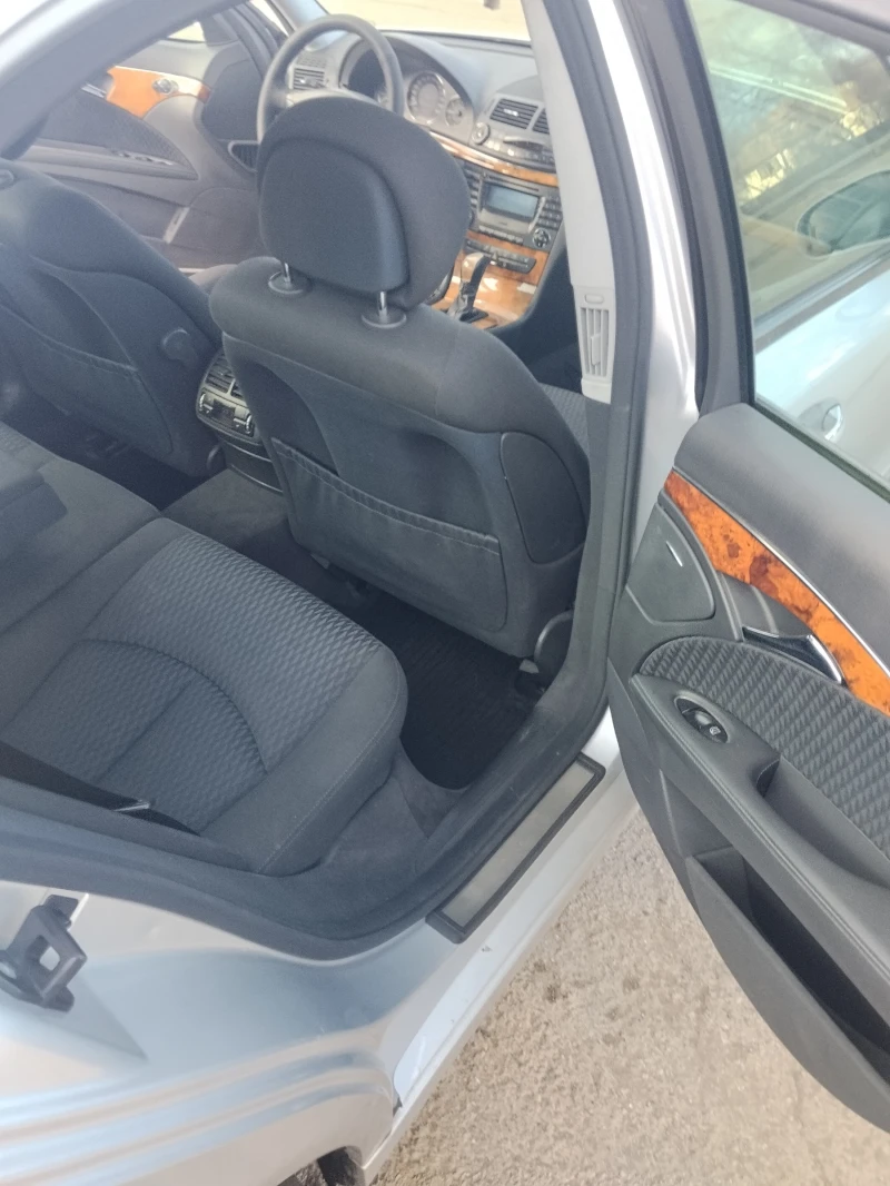 Mercedes-Benz E 200 2.0, снимка 15 - Автомобили и джипове - 52867536