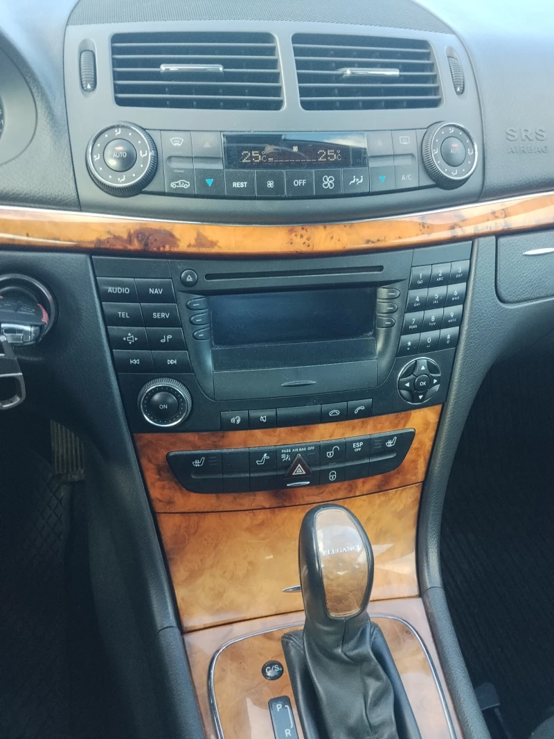 Mercedes-Benz E 200 2.0, снимка 8 - Автомобили и джипове - 52867536