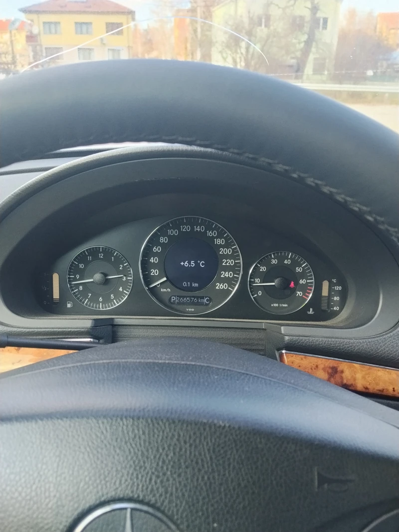 Mercedes-Benz E 200 2.0, снимка 7 - Автомобили и джипове - 52867536