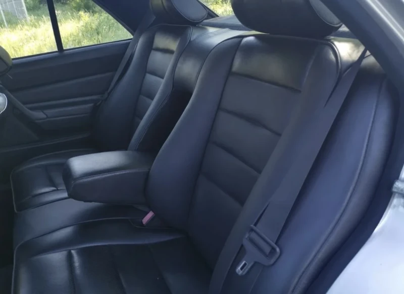 Mercedes-Benz 190 E 2.5 16V, снимка 6 - Автомобили и джипове - 53132501