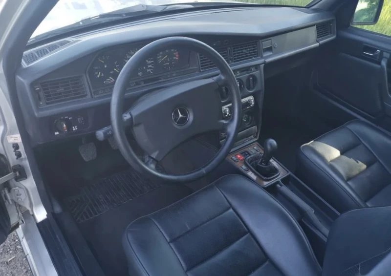 Mercedes-Benz 190 E 2.5 16V, снимка 4 - Автомобили и джипове - 53132501