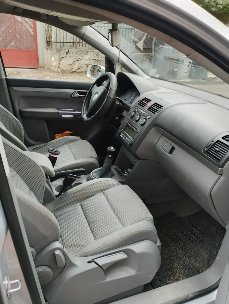VW Touran, снимка 7 - Автомобили и джипове - 53261445