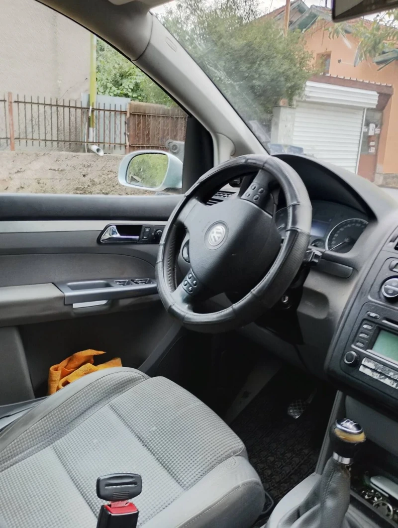 VW Touran, снимка 8 - Автомобили и джипове - 53261445