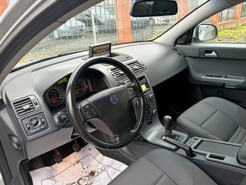 Volvo V50 1.6D NAVI, снимка 8 - Автомобили и джипове - 53469115