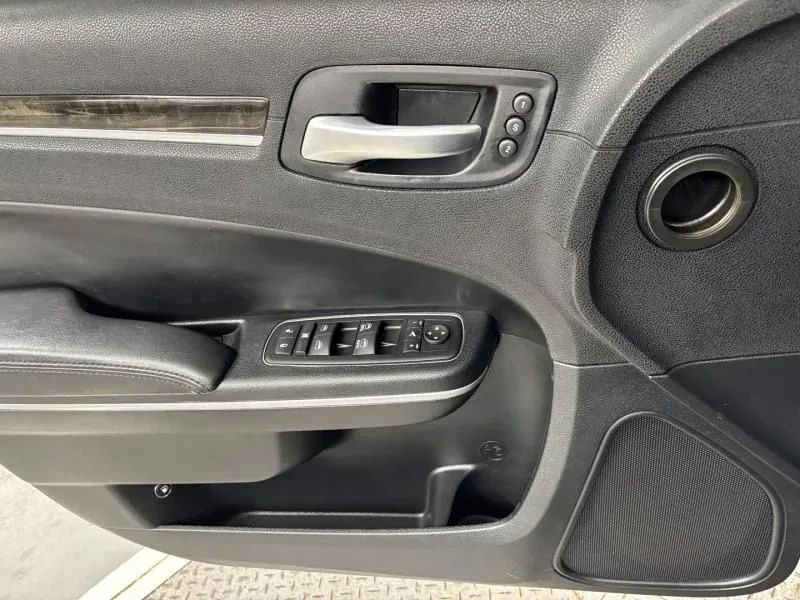 Chrysler 300c 3.6, снимка 14 - Автомобили и джипове - 54326067