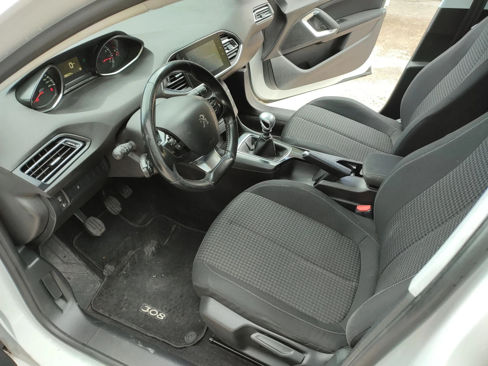 Peugeot 308 SW 1.2 pure tech active 110 s&s - изображение 5