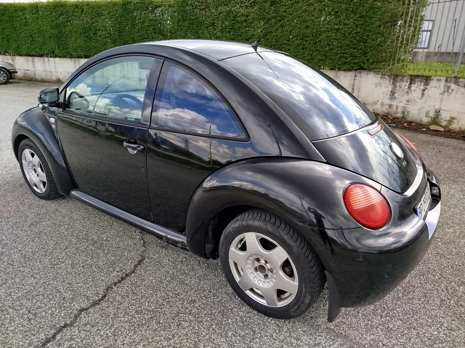 VW New beetle КЛИМАТИК! АВТОМАТ! 2.0i  115k.c - изображение 3