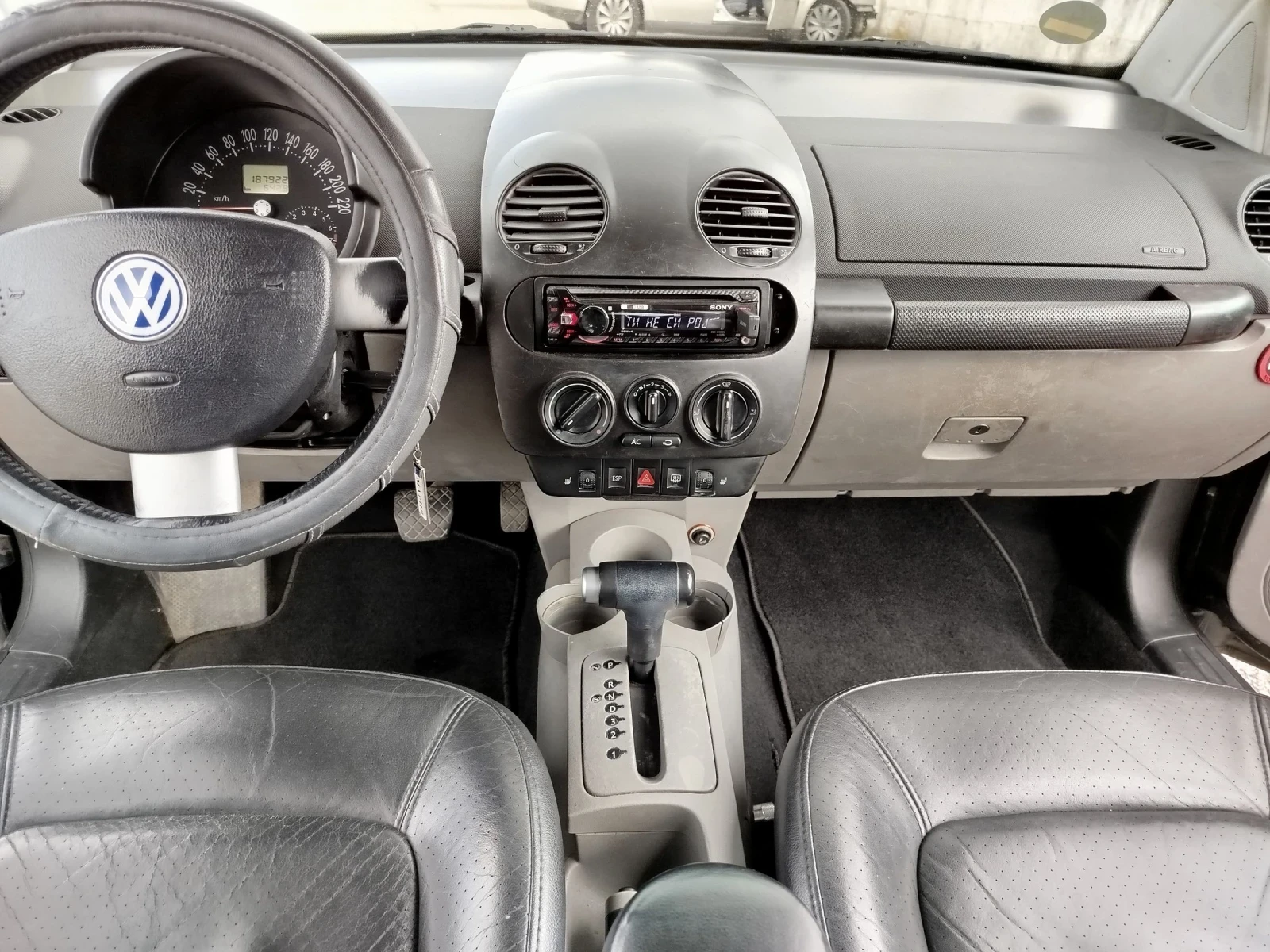 VW New beetle КЛИМАТИК! АВТОМАТ! 2.0i  115k.c - изображение 8