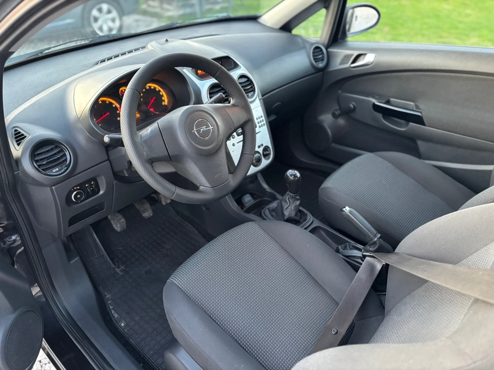 Opel Corsa 1.4 Бензин/133 Хил км/2011г - изображение 9