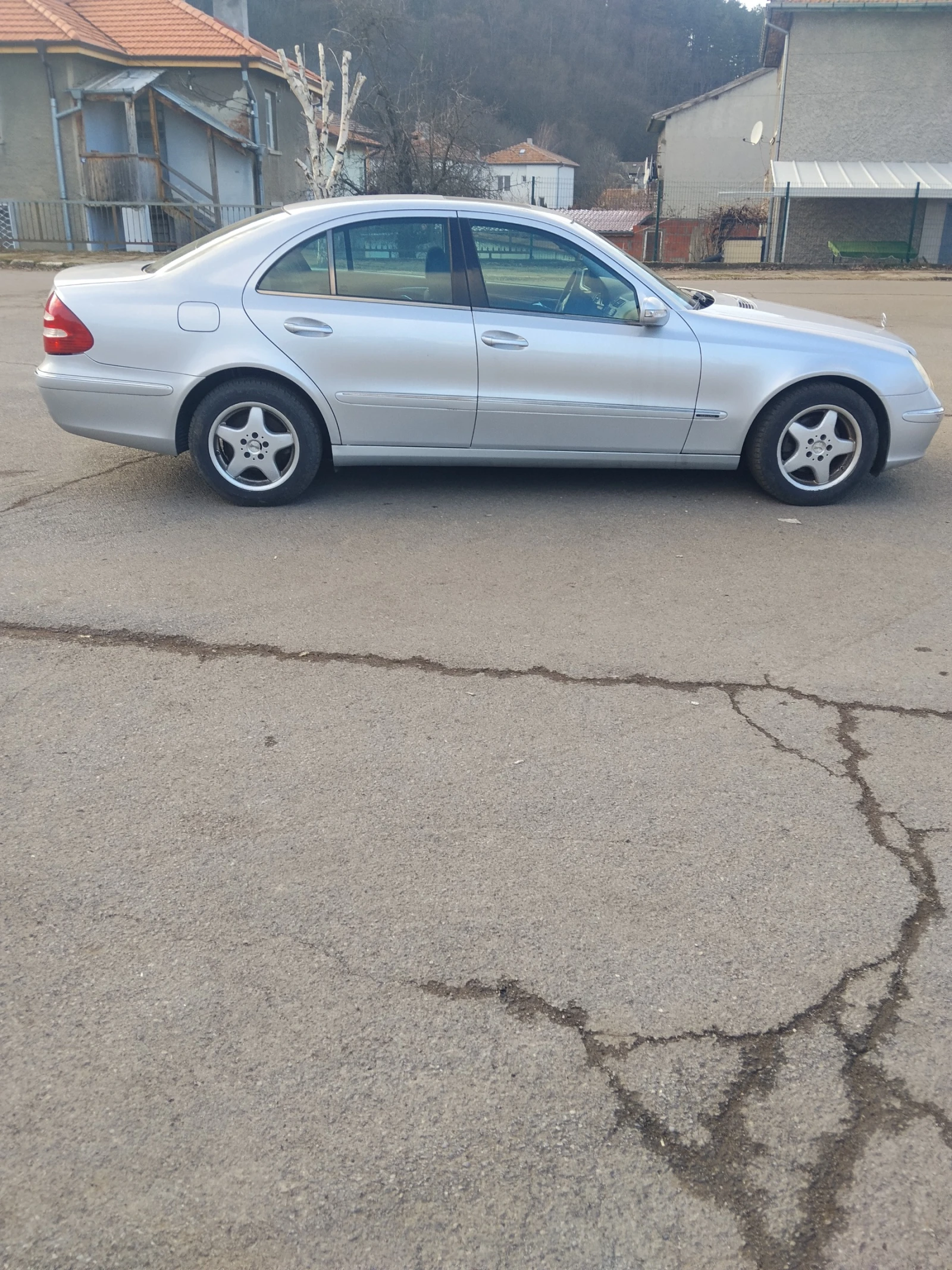 Mercedes-Benz E 200 2.0 | Mobile.bg � ����������� 4