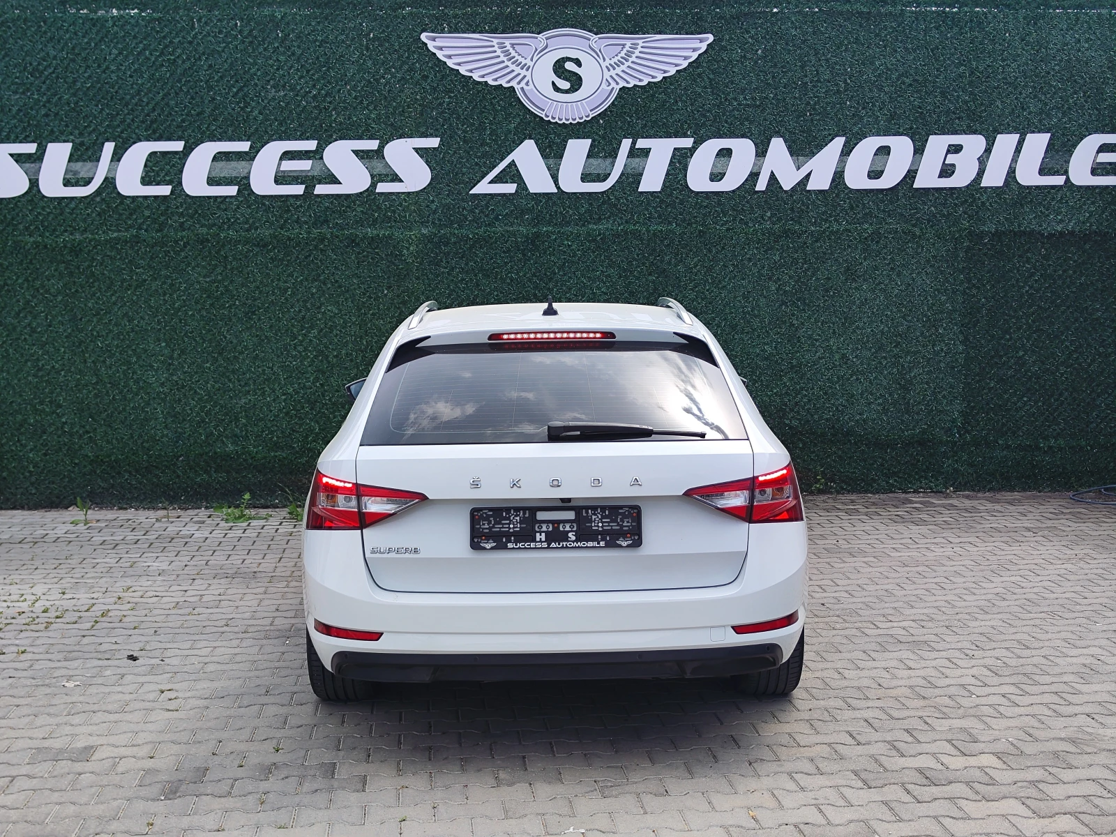 Skoda Superb 2.0* CAMERA* FACE* DISTRONIC* LIZING, снимка 4 - Автомобили и джипове - 54358939