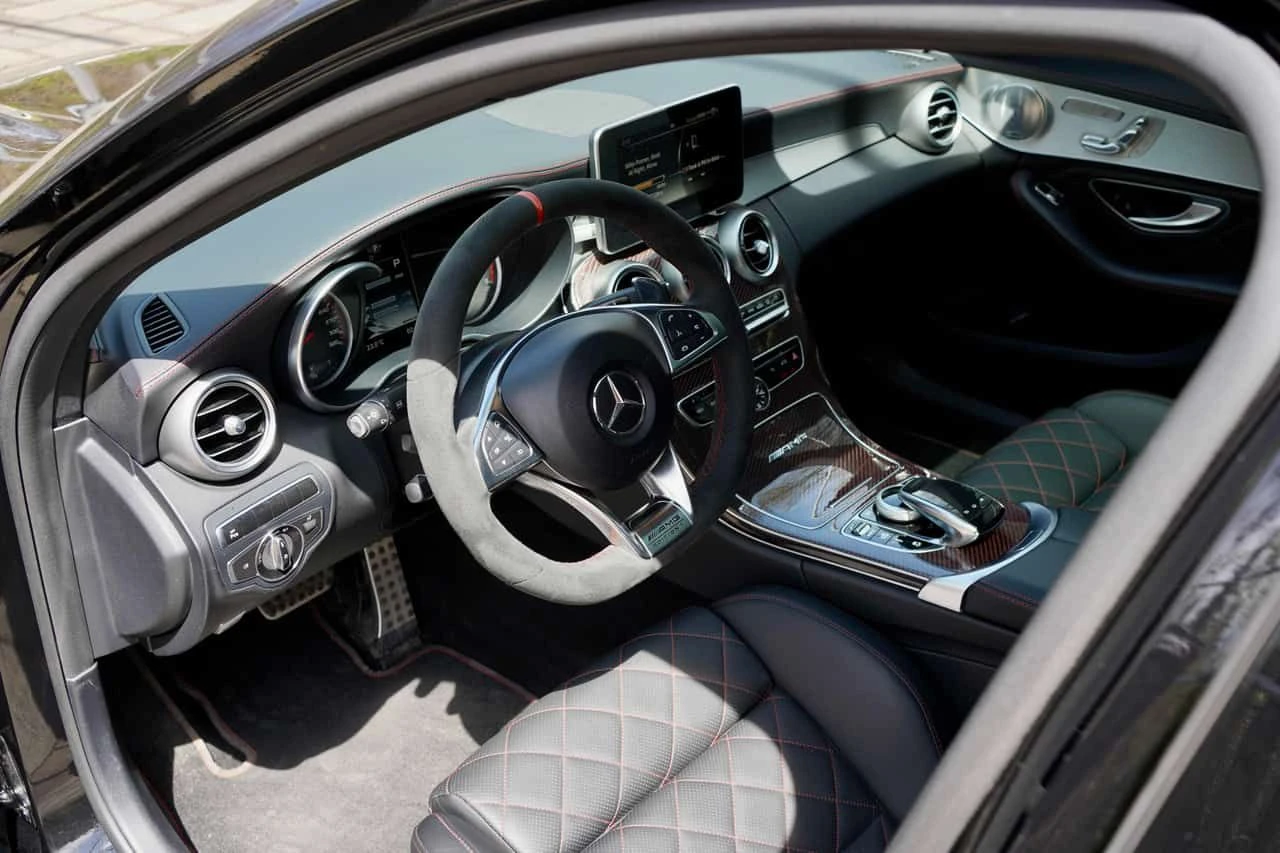 Mercedes-Benz C 63 AMG * S * CARFAX * АВТОКРЕДИТ БЕЗ ПЪРВОНАЧАЛНА ВНОСКА, снимка 13 - Автомобили и джипове - 54626360