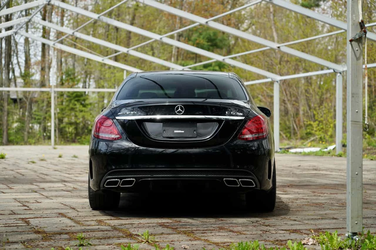 Mercedes-Benz C 63 AMG * S * CARFAX * АВТОКРЕДИТ БЕЗ ПЪРВОНАЧАЛНА ВНОСКА, снимка 4 - Автомобили и джипове - 54626360
