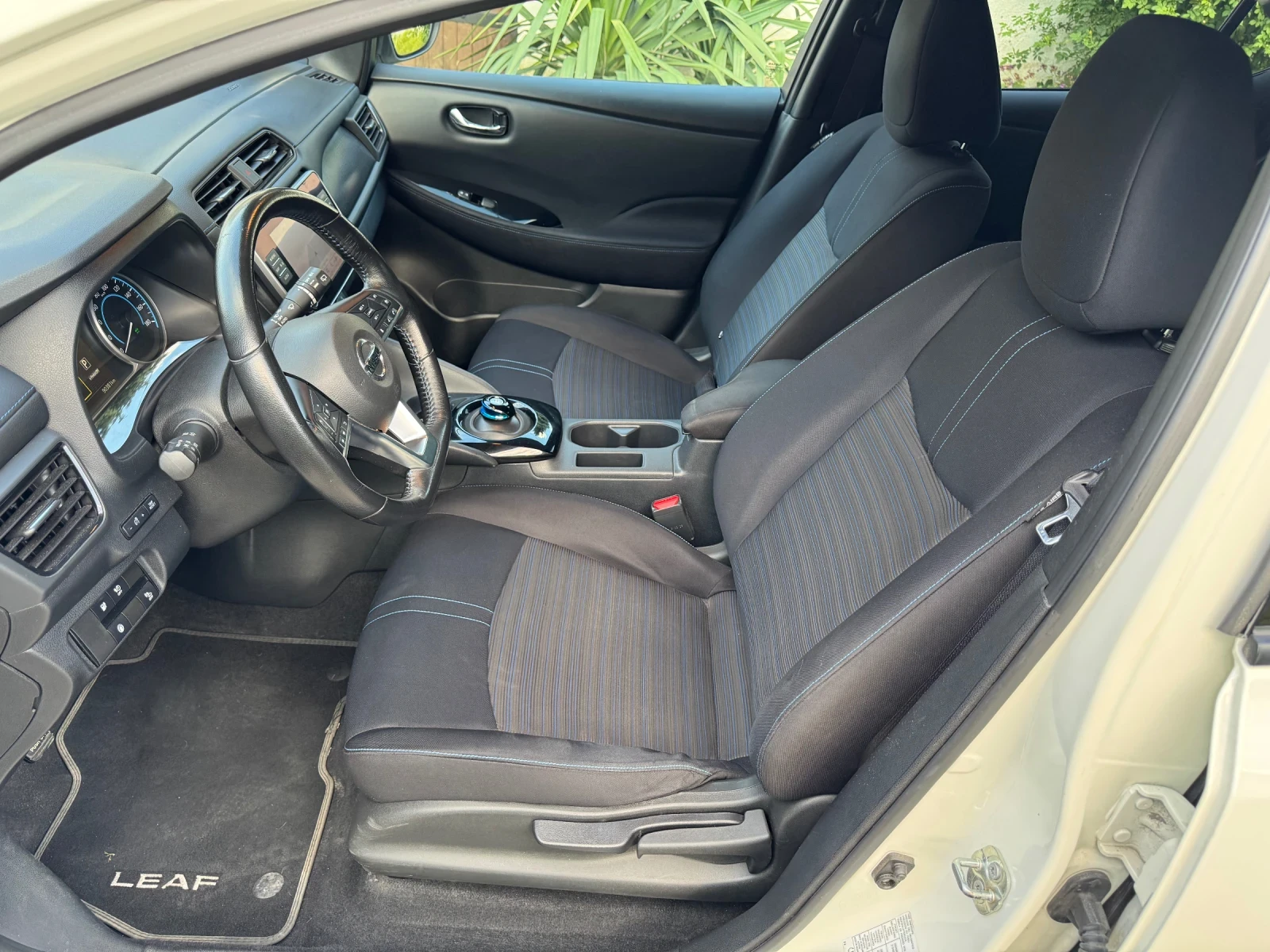 Nissan Leaf  40 KW BISINESS, снимка 8 - Автомобили и джипове - 54703757