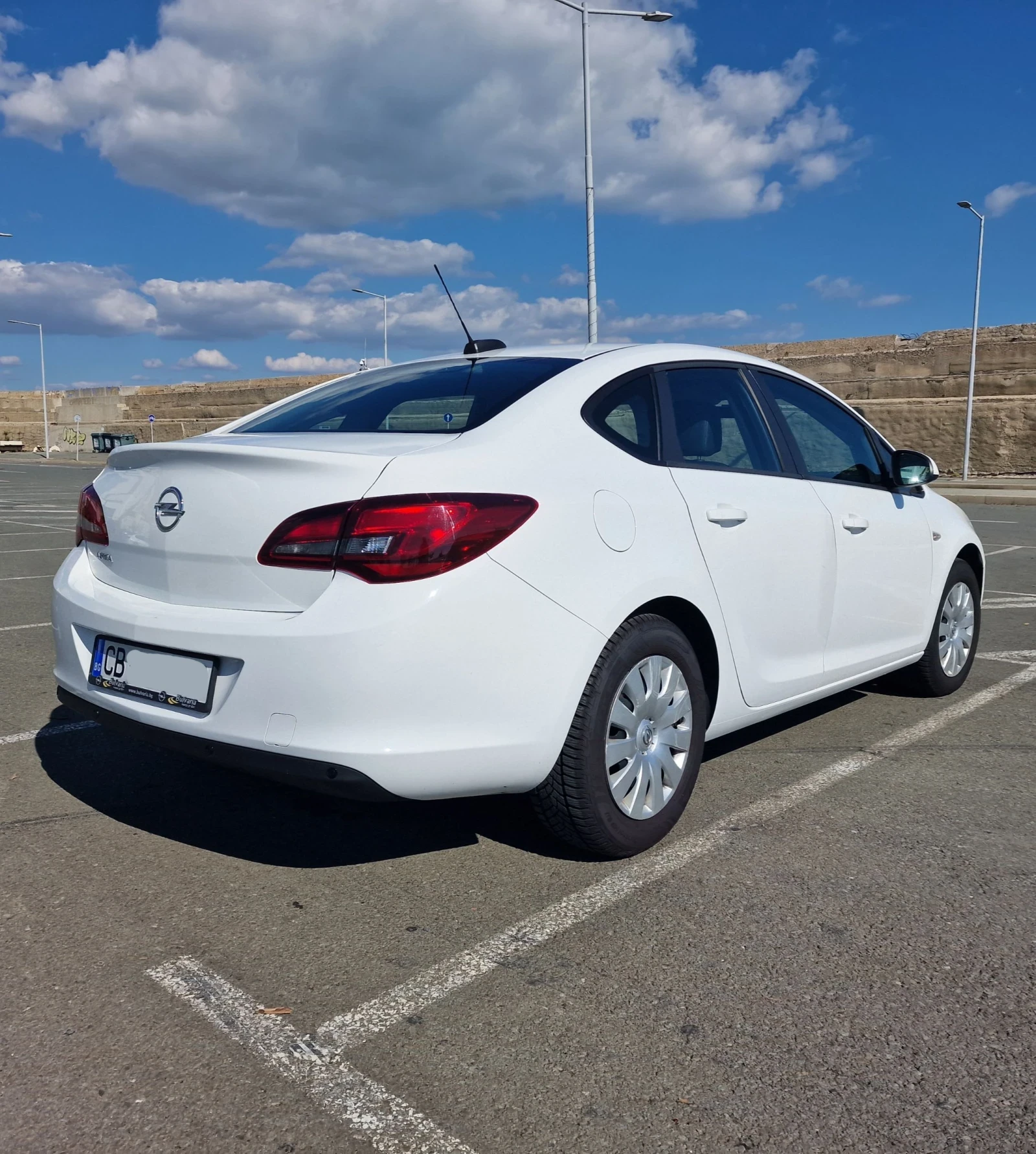Opel Astra J, снимка 4 - Автомобили и джипове - 55390611