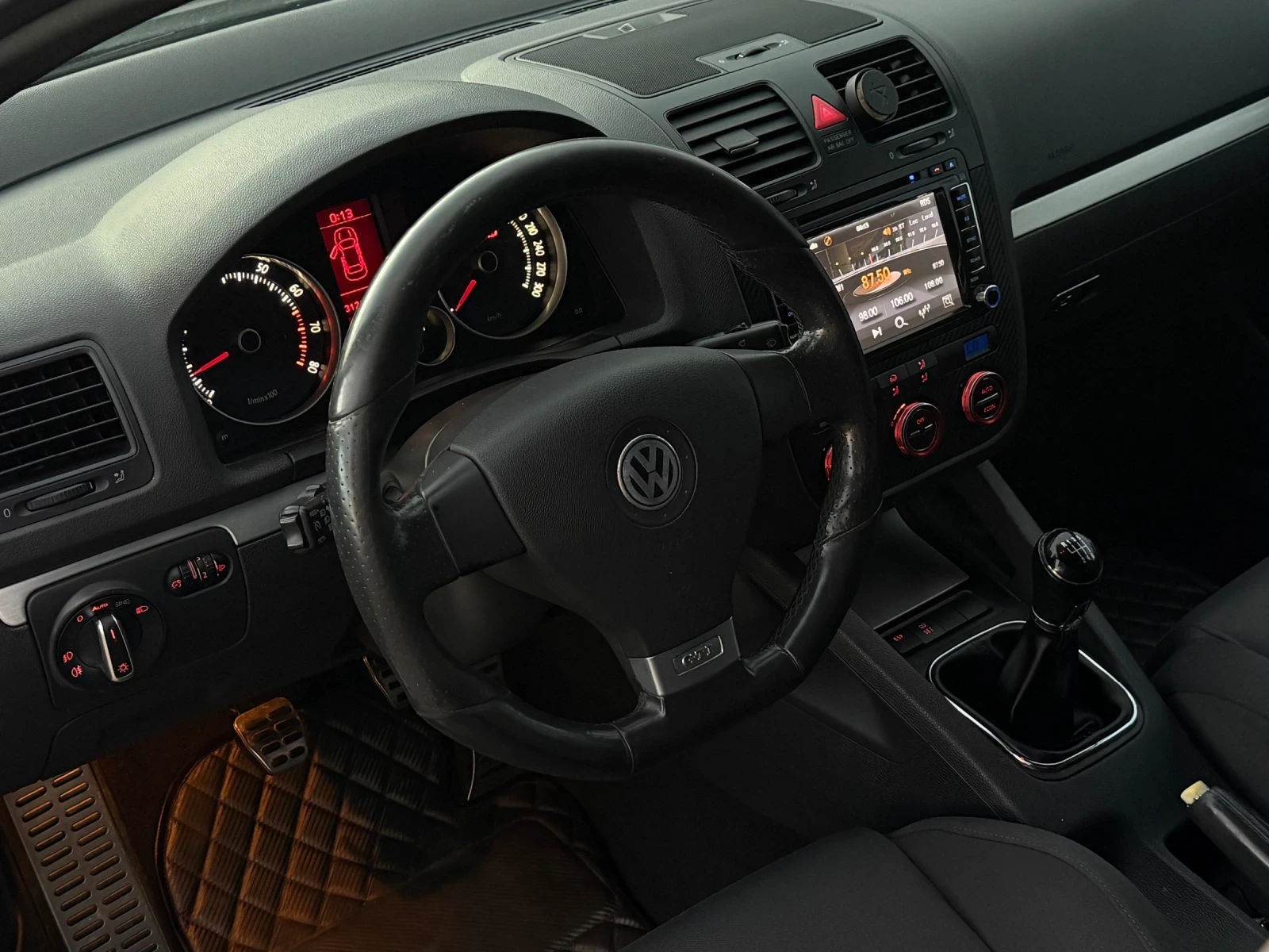 VW Golf 2.0 TURBO 300+ + + , снимка 8 - Автомобили и джипове - 55495346