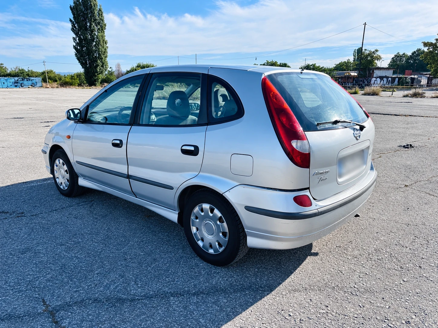 Nissan Almera tino Nissan Almera Tino 1.8 бензин   добро състояние, н, снимка 2 - Автомобили и джипове - 55722662