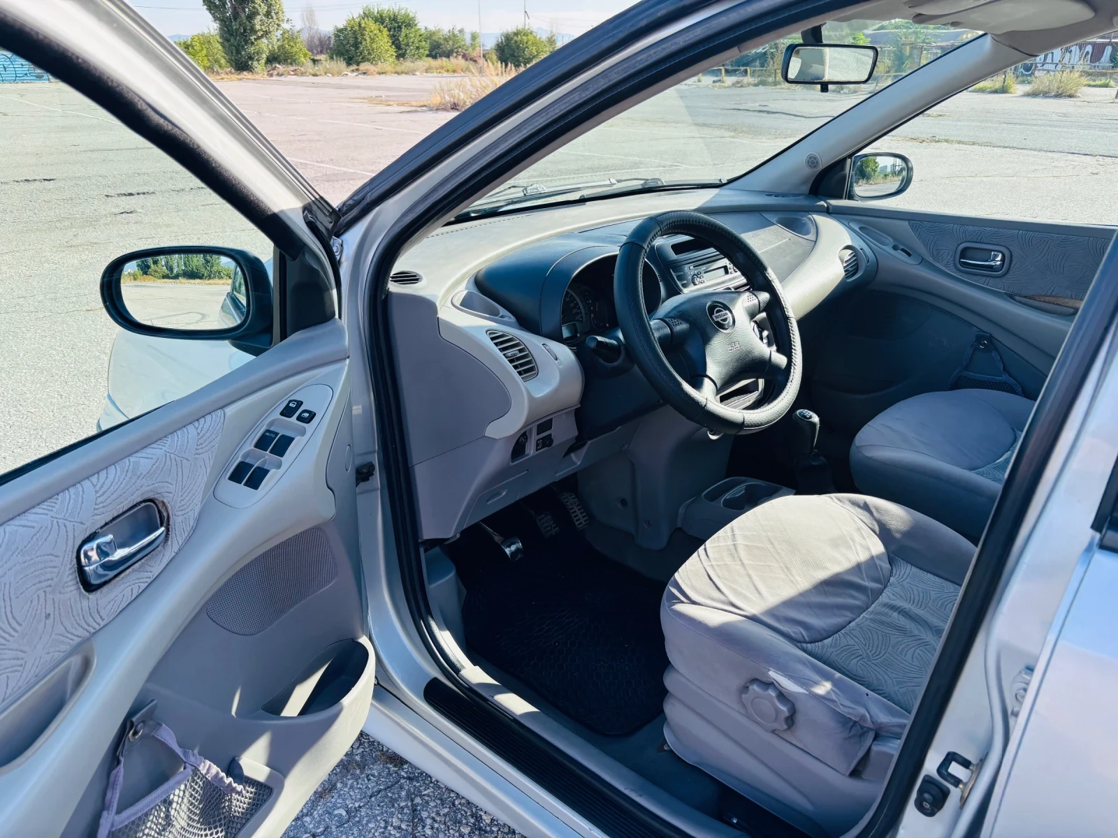 Nissan Almera tino Nissan Almera Tino 1.8 бензин   добро състояние, н, снимка 7 - Автомобили и джипове - 55722662